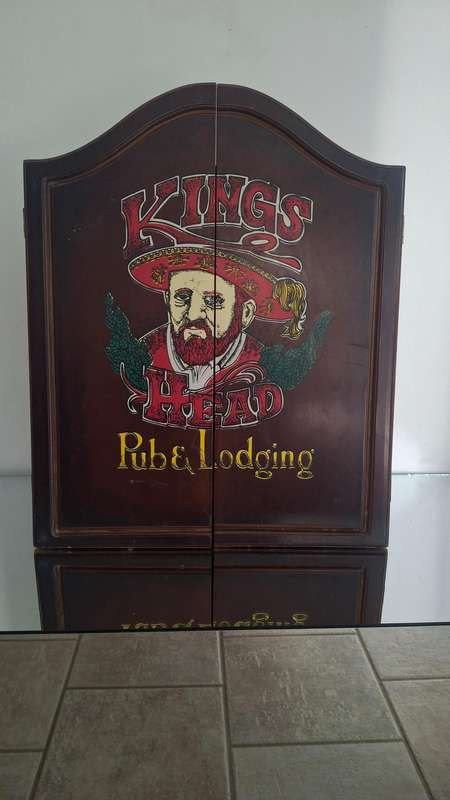 Dartboard & Cabinet