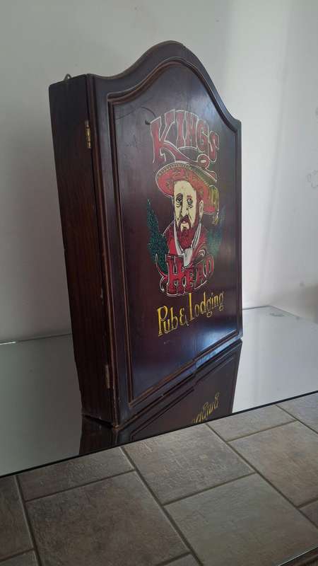 Dartboard & Cabinet