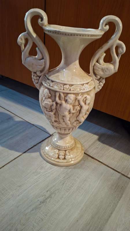 LARGE CAPODIMONTE STYLE GLAZED VASE