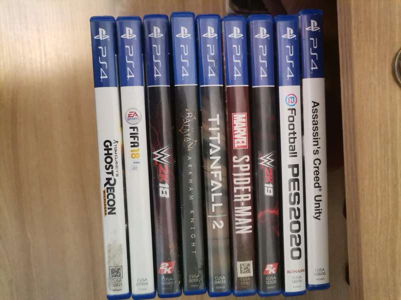 09 PS4 GAMES (GOOD CONDITION), SPIDERMAN PS4, FIFA, WWE, ASSASSIN'S CREED, BATMAN