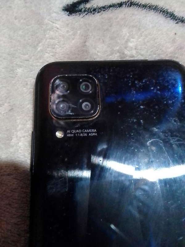 HUAWEI P40 LITE SMARTPHONE|| 128G/ 6G, QUAD 48MP AI CAM, FINGERPRINT IMMACULATE CONDITION, BARGAIN