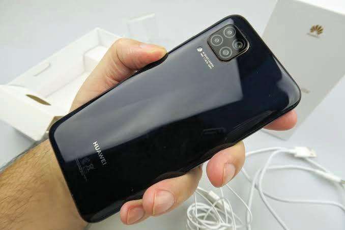 HUAWEI P40 LITE SMARTPHONE|| 128G/ 6G, QUAD 48MP AI CAM, FINGERPRINT IMMACULATE CONDITION, BARGAIN