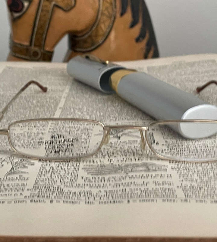 Foster Grant +2.50 Compact Reading Glasses  Spring Hinges | Pocket Holder | 129-19-132 | PD64mm