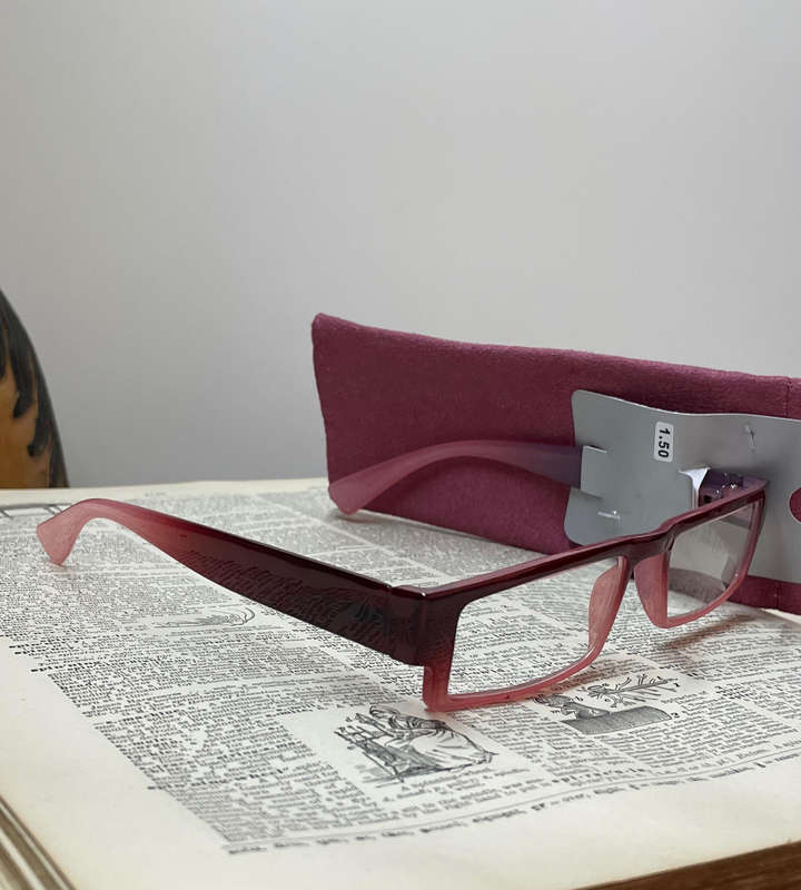 Foster Grant +1.50 Caspian Red Reading Glasses  Mauve Gradient | With Fabric Sleeve | Stylish & Com