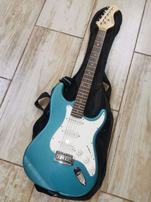 Sanchez Electric Guitar with Amp and Accessories