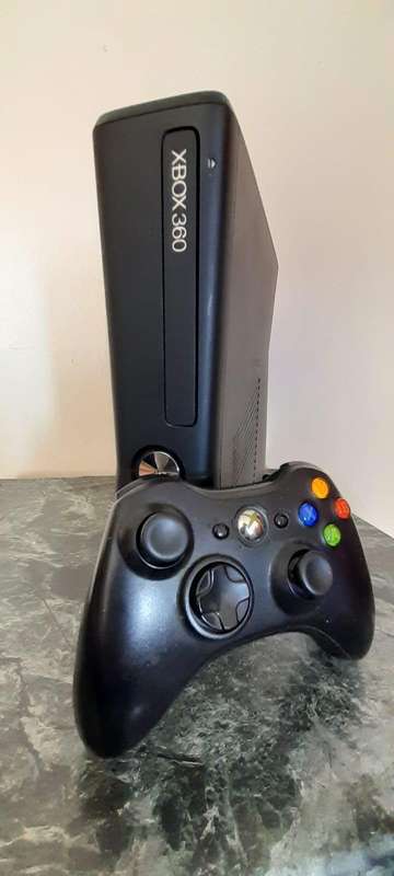 XBOX 360 Slim