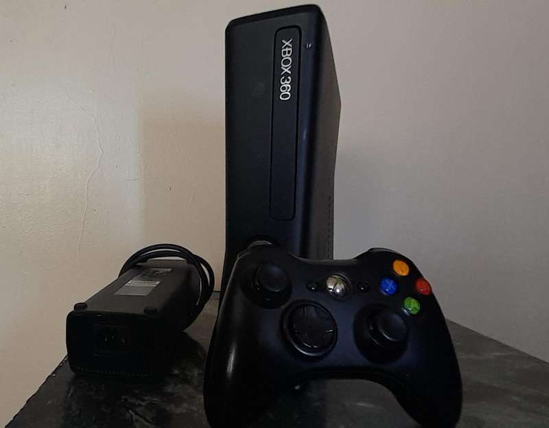 XBOX 360 Slim
