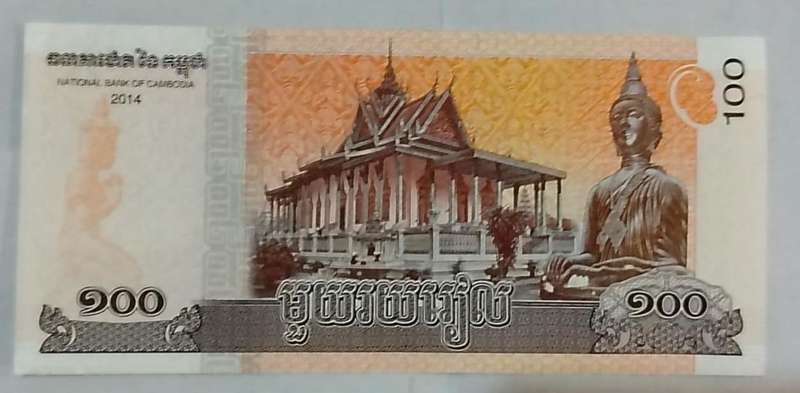 2014 Cambodia 100 Riels Banknote  UNC Condition  Buddhist Temple & Monk Theme