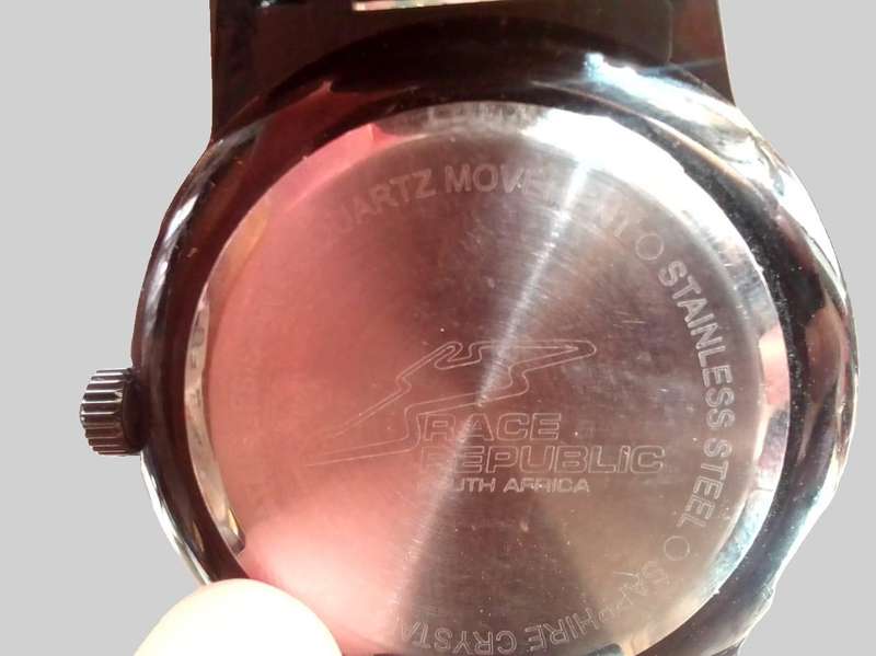 Race Republic Sports-Inspired Quartz Watch  Sleek Black Design