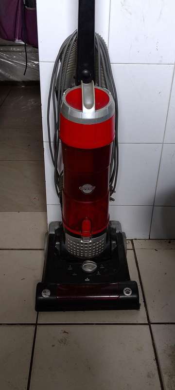 Genesis upright vacuum cleaner