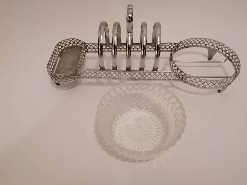 Silver plated Toast Rack with condiments holder