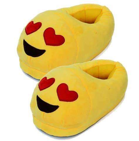 Emoji heart eyes slippers