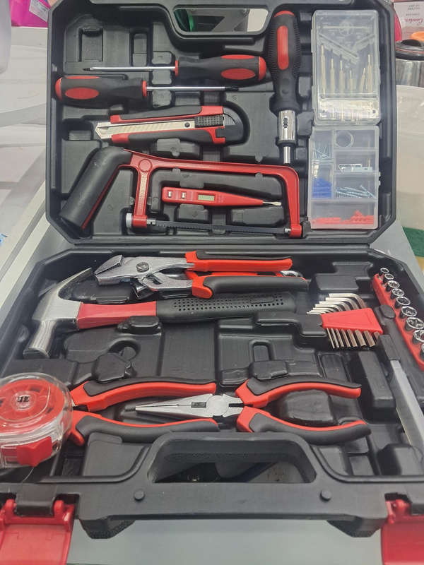 MULTIPIECE TOOL KIT