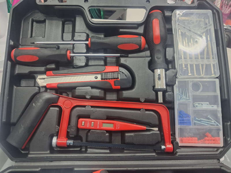 MULTIPIECE TOOL KIT