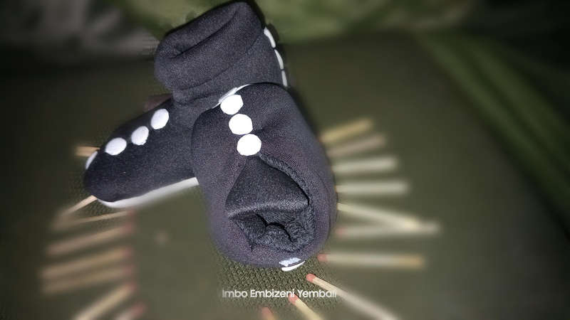 X2 Pairs Black & White Moon New Born Baby Shoes