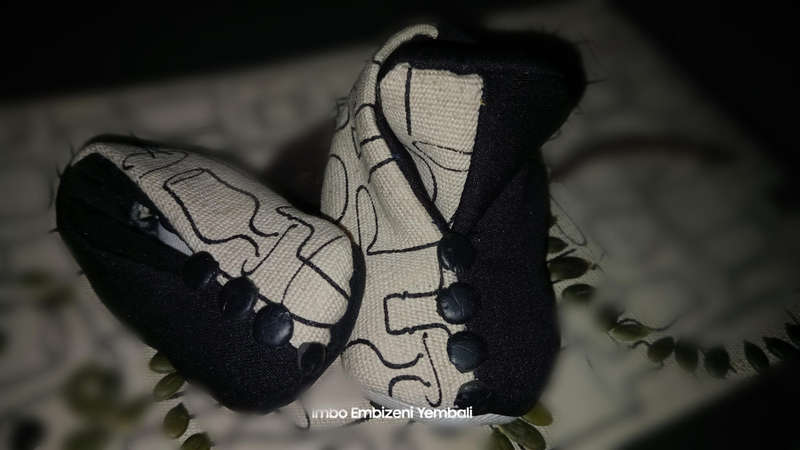 X2 Pairs of Black Dot  New Born Baby shoes
