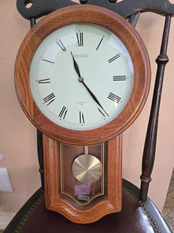 Seiko Quartz Pendulum Wall Clock
