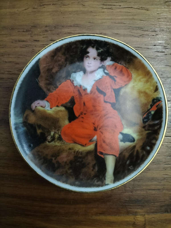 Collectors item-Decorative plate featuring Sir Thomas Lawrence's famous painting "The Red Boy"