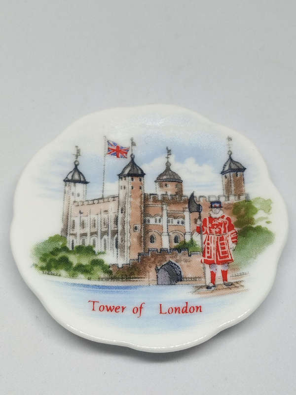 Miniature Set of 4 Decorative Plates Featuring Various Iconic Landmarks Of England