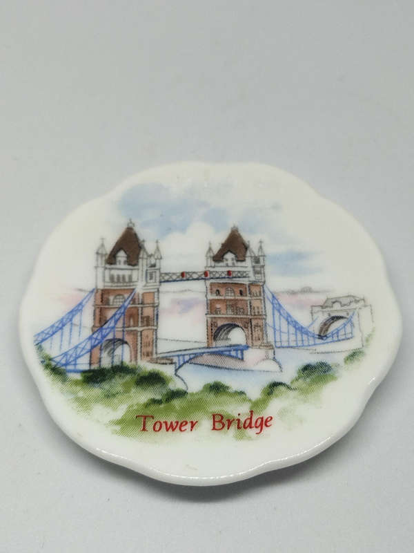 Miniature Set of 4 Decorative Plates Featuring Various Iconic Landmarks Of England