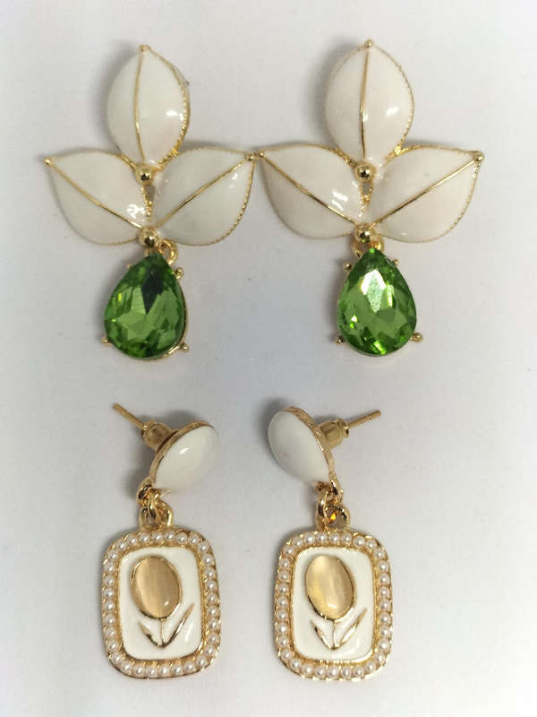 Earrings white and green set of 2
