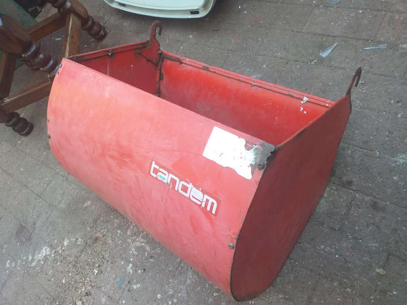 Metallic lawnmower box