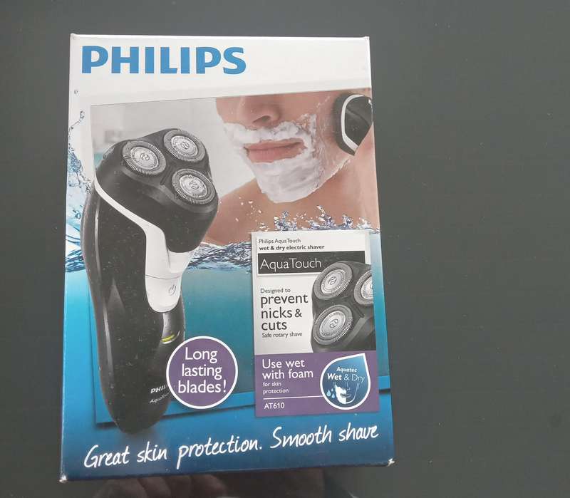 Philips AT610 wet & dry electric Shaver