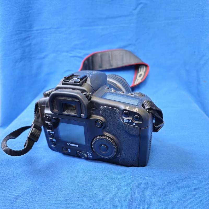Canon EOS 20D with an EFS 17-85mm Lens