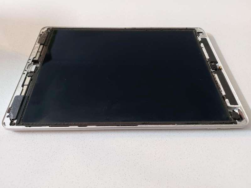 Used Apple iPad (7th Generation) model A2198 (Wi-Fi + Cellular)