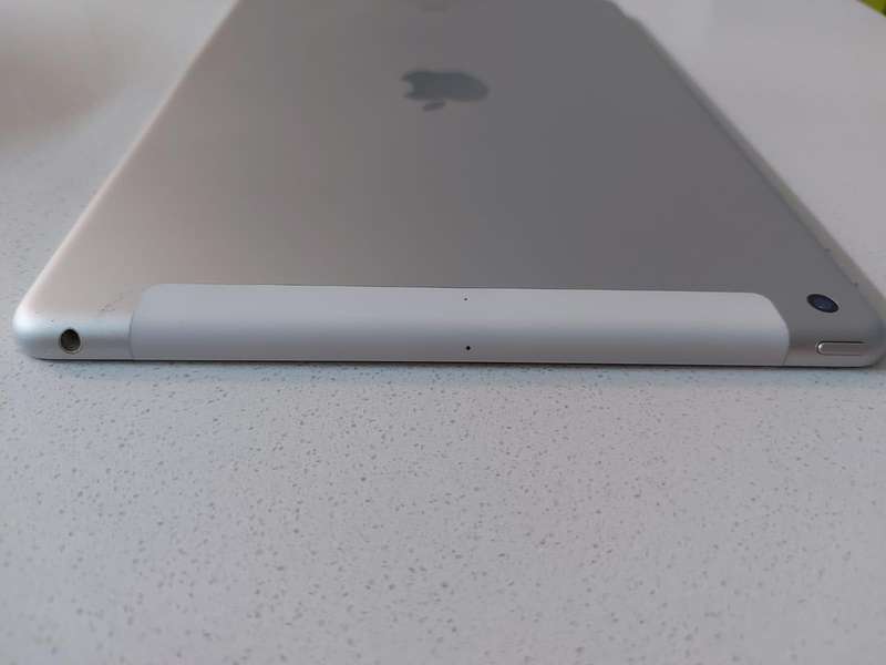 Used Apple iPad (7th Generation) model A2198 (Wi-Fi + Cellular)