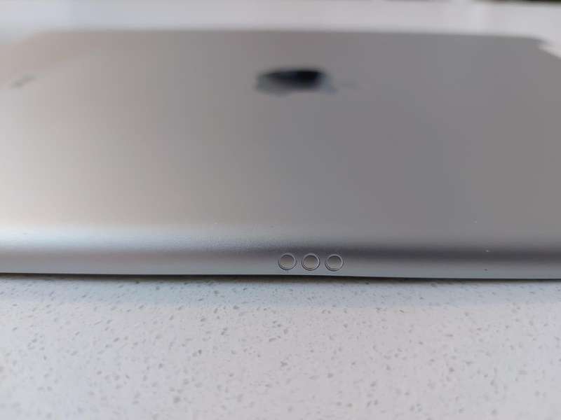 Used Apple iPad (7th Generation) model A2198 (Wi-Fi + Cellular)