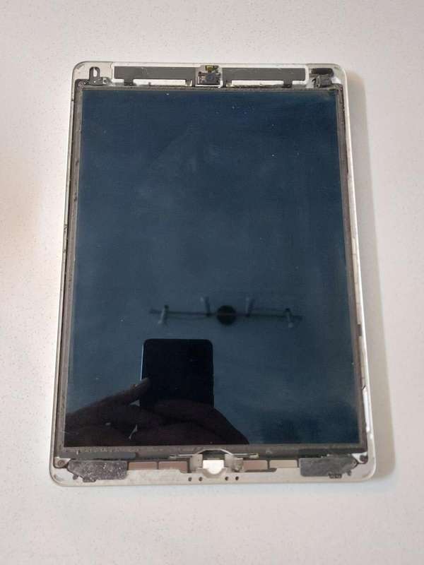 Used Apple iPad (7th Generation) model A2198 (Wi-Fi + Cellular)