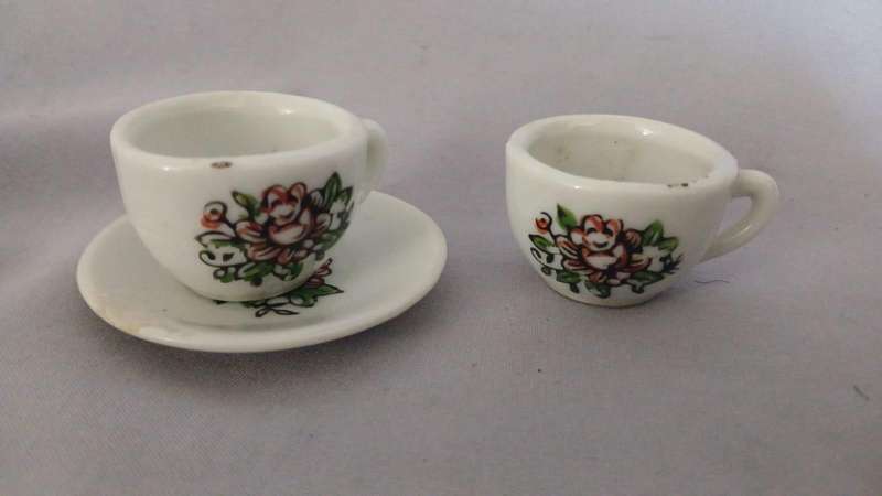 Dolls Vintage Tea Set  2 Teacups with Matching Plate (Floral Motif)