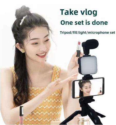 Portable Vlogging Kit With LED Light And Microphone- Black