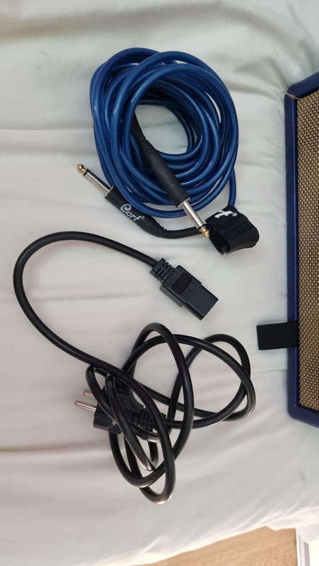 Cort Amplifier needed Cables