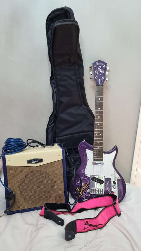 Hannah Montana electric guitar, Cort amp ,Guitar bag ,needed Cables and guitar strap