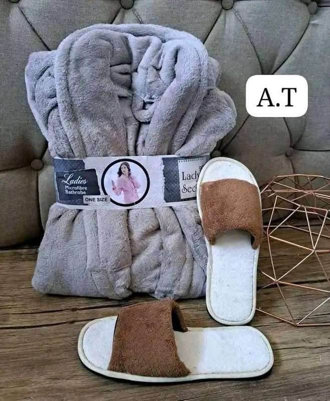 Gown and morning slippers set