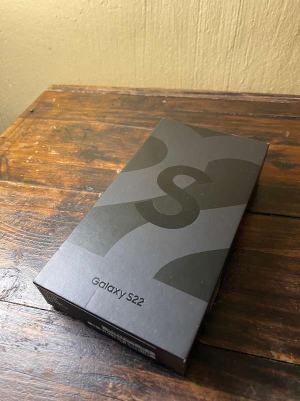 Samsung Galaxy S22 5G 256GB Dual sim Black - Box and Cable included