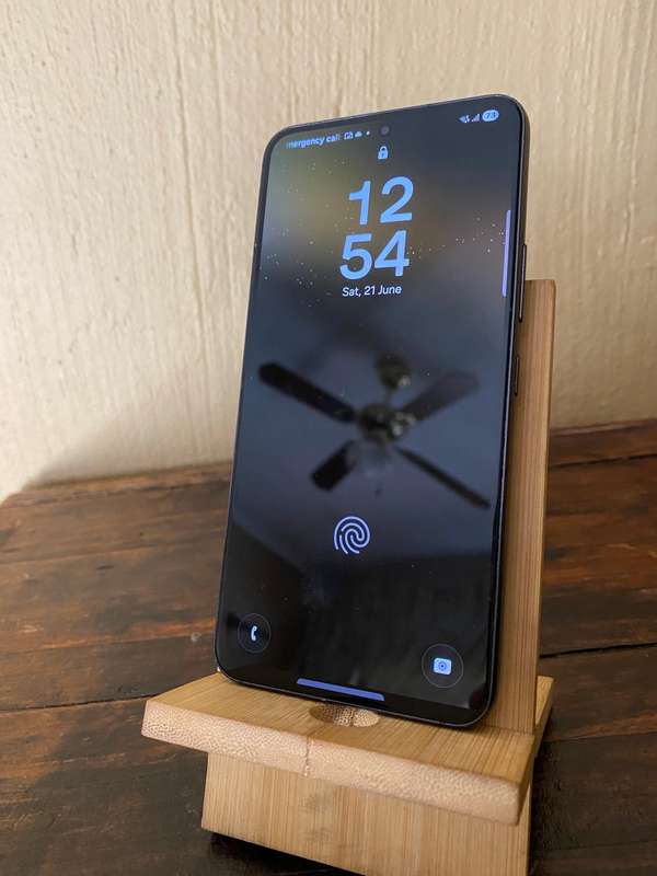 Samsung Galaxy S22 5G 256GB Dual sim Black - Box and Cable included