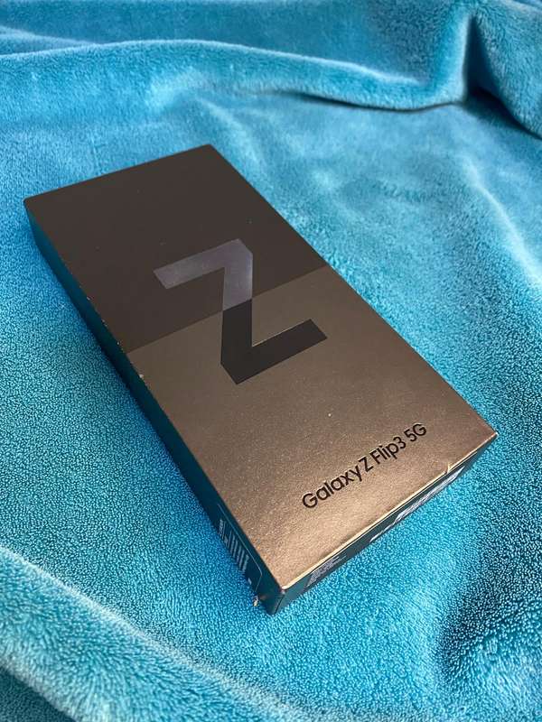 Samsung Galaxy Z Flip 3 5G  Black | 256GB | 9.5/10 Condition