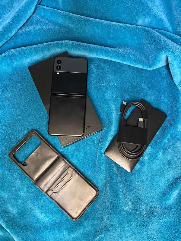 Samsung Galaxy Z Flip 3 5G  Black | 256GB | 9.5/10 Condition