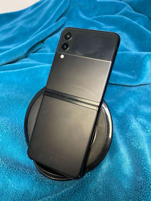 Samsung Galaxy Z Flip 3 5G  Black | 256GB | 9.5/10 Condition