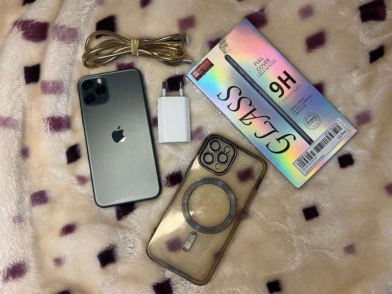 Apple iPhone 11 Pro 64GB - Black | Great Condition + Extras
