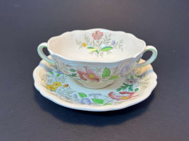 BEAUTIFUL ROYAL DOULTON STRATFORD D6196  FOOTED CREAM SOUP BOWL & SAUCER SET