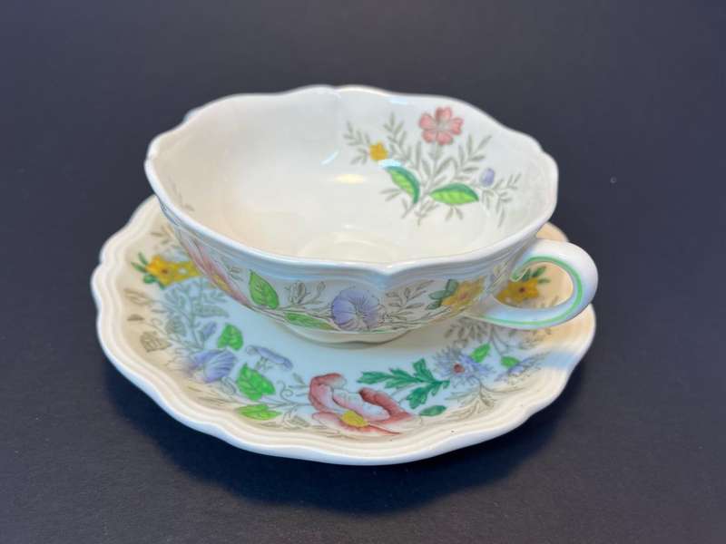 BEAUTIFUL ROYAL DOULTON STRATFORD D6196  FOOTED CREAM SOUP BOWL & SAUCER SET