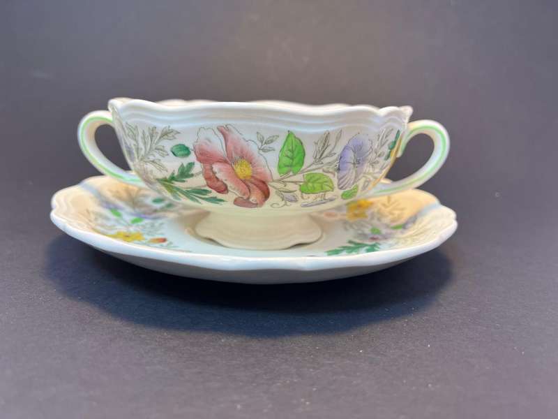 BEAUTIFUL ROYAL DOULTON STRATFORD D6196  FOOTED CREAM SOUP BOWL & SAUCER SET