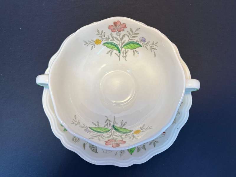 BEAUTIFUL ROYAL DOULTON STRATFORD D6196  FOOTED CREAM SOUP BOWL & SAUCER SET
