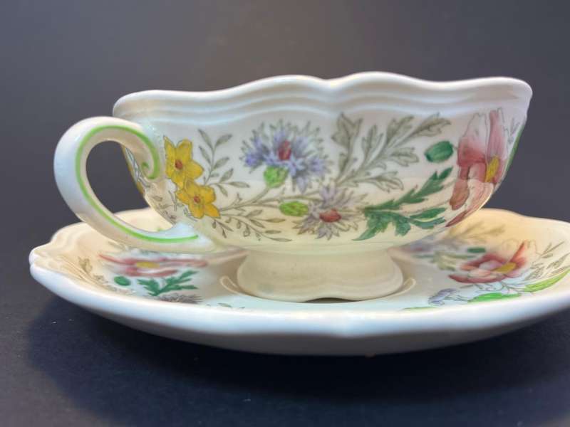 BEAUTIFUL ROYAL DOULTON STRATFORD D6196  FOOTED CREAM SOUP BOWL & SAUCER SET