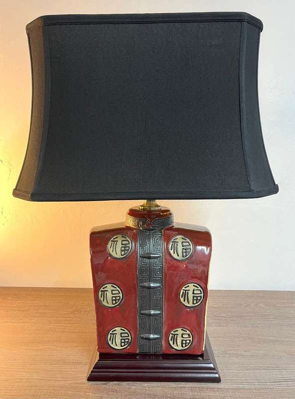 Vintage Asian Chinoiserie Red Tang Suit Lamp  | Late 20th Century | Porcelain & Wood