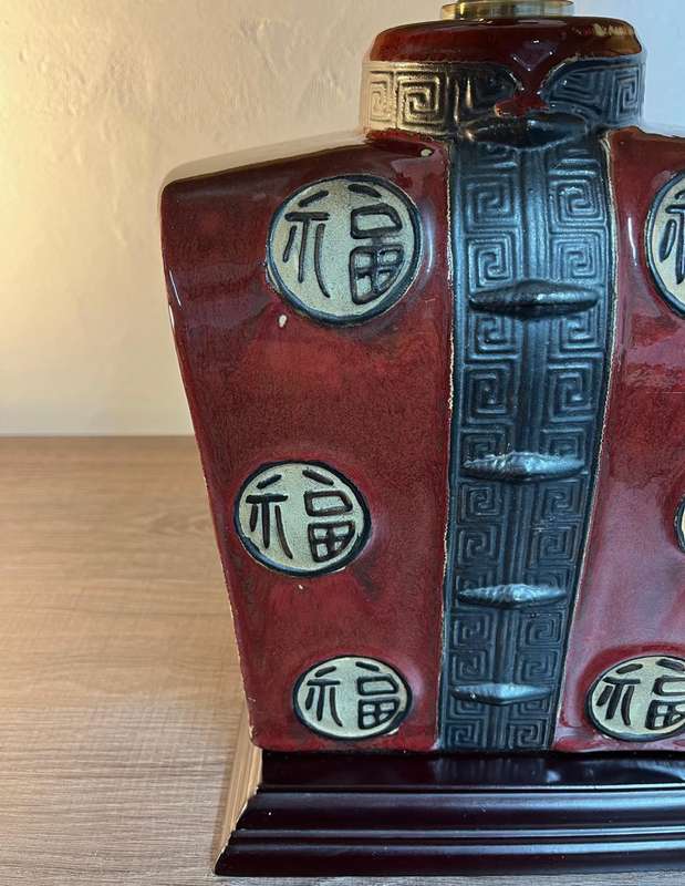 Vintage Asian Chinoiserie Red Tang Suit Lamp  | Late 20th Century | Porcelain & Wood